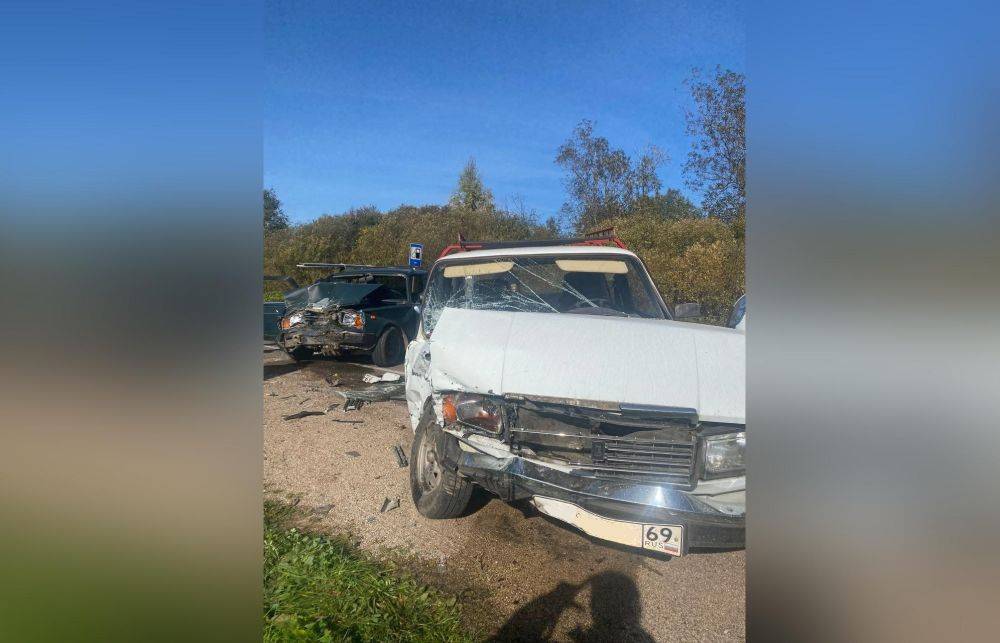 Авто авто осташков. Авария в Осташковском районе. ДТП В Осташковском районе.