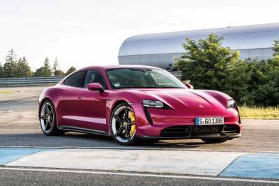Триумф электричества: Porsche Taycan обогнал по продажам культовую модель 911 - kolesa.ru