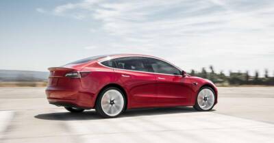 Американские власти призывают Tesla объявить отзывную акцию из-за автопилота - motor.ru - Сша