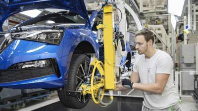 Дефицит чипов: европейские автопроизводители начали останавливать конвейеры - auto.24tv.ua - Чехия