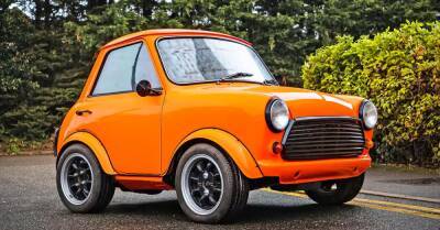 На продажу выставят классический Mini, превращенный в очень короткую двухдверку - motor.ru - Англия