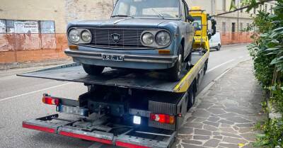 В Италии эвакуировали Lancia Fulvia, которая почти полвека стояла на одном месте - motor.ru - Италия - Конельяно