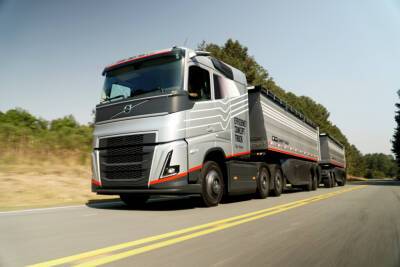 Компания Volvo Trucks начала испытавать зерновоз будущего (видео) - autocentre.ua