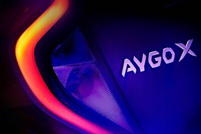 Компакт Toyota Aygo нового поколения объявлен кроссовером: премьера в ноябре - kolesa.ru