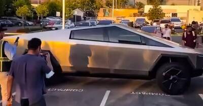 Прототип Tesla Cybertruck засняли на видео. У него вообще нет дверных ручек - motor.ru
