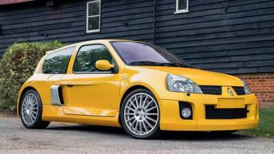 Clio V (V) - 16-летний Renault продали втрое дороже, чем он стоил новым - auto.24tv.ua - Англия
