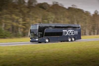 Выпущен первый в мире двухэтажный туристический автобус на электротяге - autocentre.ua - Сша - Бельгия