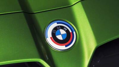 В честь 50-летия BMW M баварцы добавляют старый логотип в список опций новых спорткаров - auto.24tv.ua