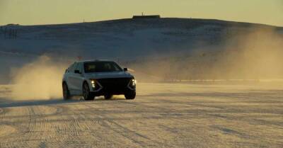 Cadillac испытывает свой первый электрокроссовер в пустынях и Арктике - motor.ru