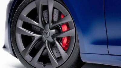 Tesla добавила карбон-керамический тормоз в список опций Model S Plaid - auto.24tv.ua