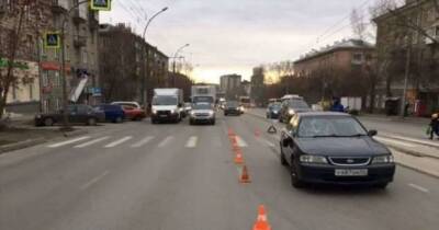 На пешеходном переходе в Новосибирске автомобиль сбил маму с дочкой (1 фото + 1 видео) - skuke.net - Новосибирск