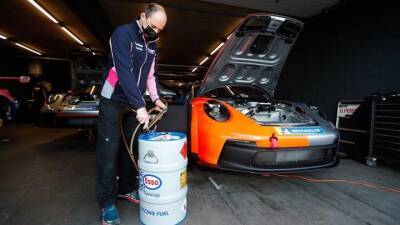 Синтетический бензин Porsche eFuel производит на 85% меньше вредных выбросов - auto.24tv.ua - Чили