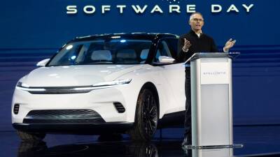 Карлос Таварес - Chrysler внезапно ожил и готовит достойного конкурента Tesla - autocentre.ua