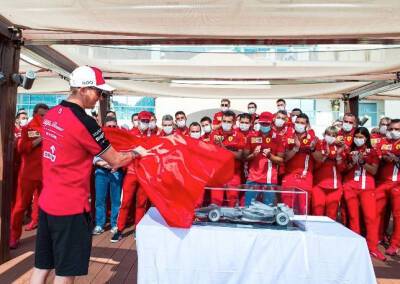 Стефано Доменикали - Команда Ferrari подарила Кими… машинку Формулы 1 - f1news.ru