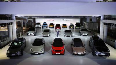 Акио Тойода - Toyota Motor показала сразу 15 новых электромобилей - autonews.autoua.net - Япония