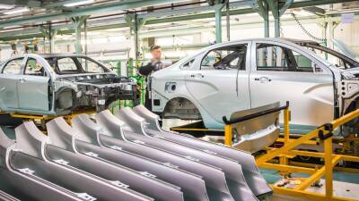 АвтоВАЗ остановил сборку Lada и Renault: не хватает комплектующих - motor.ru - Россия