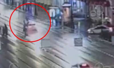 Автомобиль влетел двух человек на пешеходном переходе в центре Питера: один пешеход погиб (18+) - gubdaily.ru - Санкт-Петербург - Армения