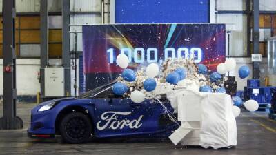 Адриен Фурмо - Гоночный Ford Puma устроил эффектный заезд по заводу в Румынии - motor.ru - Румыния