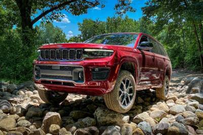 Cherokee 50 (50) - Недавно сменивший поколение Jeep Grand Cherokee уже получил обновки: экраны и кое-что ещё - kolesa.ru