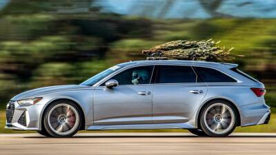 Видео: рождественскую ель прокатили на крыше 800-сильного Audi RS6 Avant - motor.ru