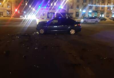 В ночном ДТП в Твери пострадал водитель Renault Logan - afanasy.biz - Тверь - район Московский, Тверь