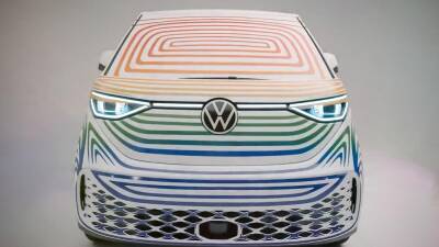Электрический наследник Volkswagen Touran: новое видео и срок премьеры - motor.ru