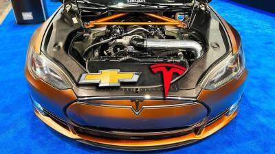 Посмотрите на первую бензиновую Tesla Model S - autocentre.ua