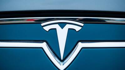Tesla попала в аварию во время съемок рекламы про автопилот - motor.ru - New York