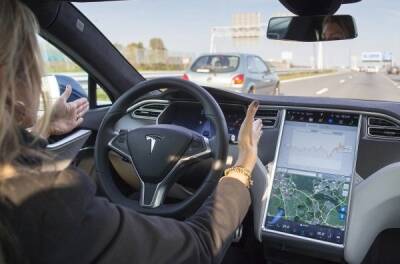 Tesla будет следить за водителем при использовании автопилота - news.infocar.ua