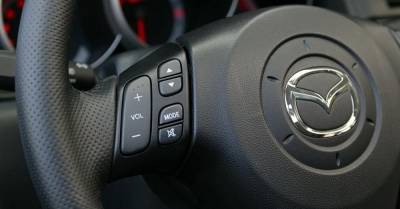 Более 260 тысяч Mazda3 отзывают из-за травмоопасного логотипа - motor.ru - Сша