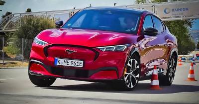 «Лосиный тест» выявил проблемы Ford Mustang Mach-E - motor.ru