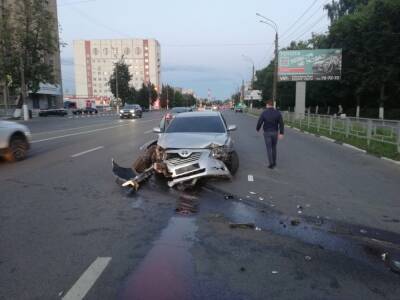 В Твери на улице Вагжанова столкнулись две Toyota — идет поиск видео и свидетелей ДТП - afanasy.biz - Тверь