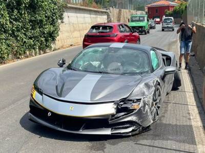 В ДТП разбили самую дорогую новую Ferrari - autocentre.ua - Италия