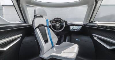Porsche показала минивэн с вращающимся водительским креслом - motor.ru