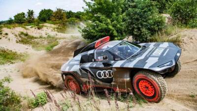 Audi показала сумасшедший гибридный багги RSQ E-Tron - auto.24tv.ua - Dakar