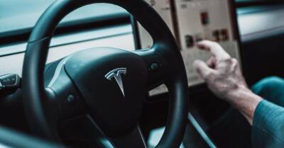 Чистая прибыль Tesla впервые в истории превысила миллиард долларов - motor.ru