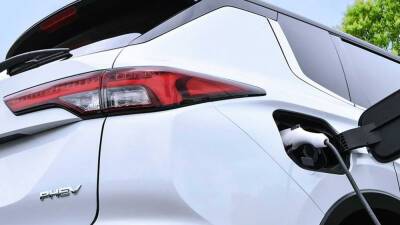 Mitsubishi Outlander PHEV нового поколения обещано больше мощности и запаса хода - autonews.autoua.net
