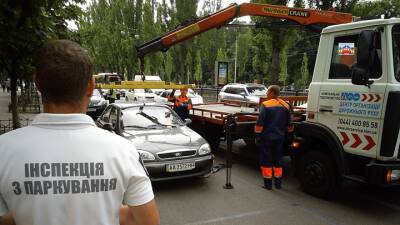 Почему нужно требовать сертификат соответствия у инспекторов по парковке - auto.24tv.ua