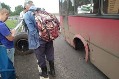 В Ярославле автобус потерял колеса во время движения - yar.mk.ru - Ярославль