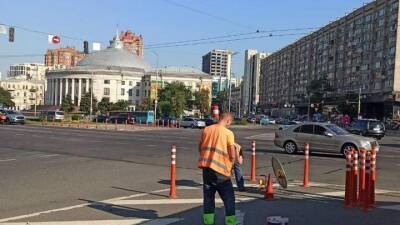 В Киеве начали демонтировать делиниаторы - auto.24tv.ua - Киев - Украина