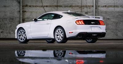 У Ford Mustang появилась «очень белая» версия - motor.ru