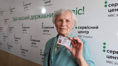 Украинка в 79 лет впервые получила водительские права - auto.24tv.ua
