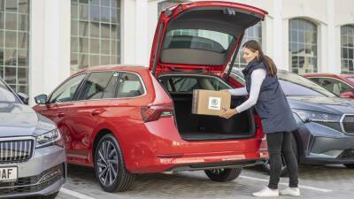 Встречать курьера не нужно: Škoda запускает доставку онлайн-покупок прямо в автомобиль - autonews.autoua.net - Прага