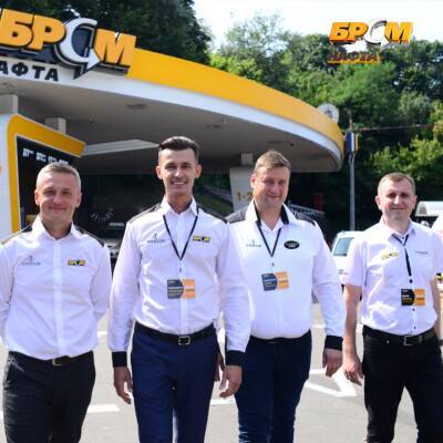 Ближе к людям: Посетителей заправок БРСМ обслуживают топ-менеджеры компании - autocentre.ua