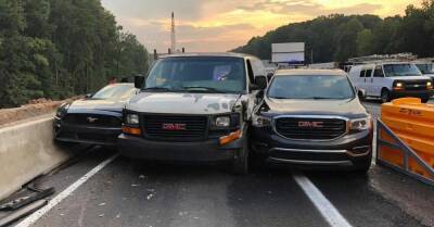 Посмотрите, что бывает, когда три автомобиля одновременно пытаются съехать с шоссе - motor.ru - Сша - штат Джорджия