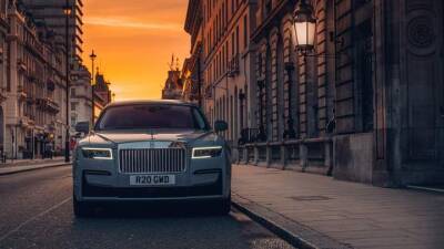 Чарльз Роллс - Royce Ghost - Призрак Чарльза Роллса проехал по улицам Лондона в подобии Rolls-Royce Ghost - auto.24tv.ua - Лондон