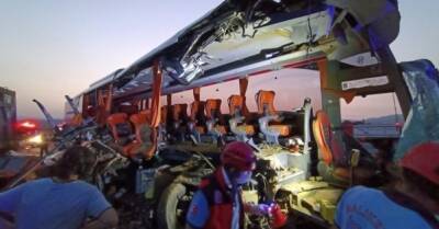 ДТП в Турции: автобус врезался в грузовик, погибли девять человек (ФОТО) - delo.ua - Украина - Хорватия - Польша - Турция - Стамбул