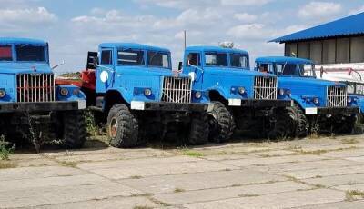 На фото показали огромную стоянку ненужных старых КрАЗов - autocentre.ua - Польша