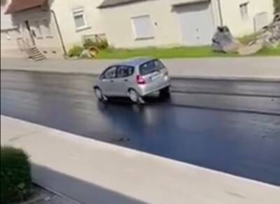 Honda Jazz - «Потерянный» водитель испортил новый асфальт на дороге за секунды (видео) - autocentre.ua
