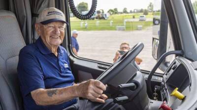 Легендарный дальнобойщик из Канады вышел на пенсию в возрасте 90 лет - autonews.autoua.net - Канада